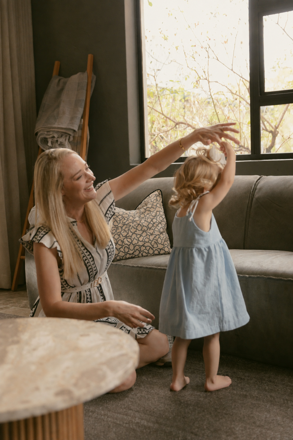 Janneke Storm with her daughter in a warmly lit living room